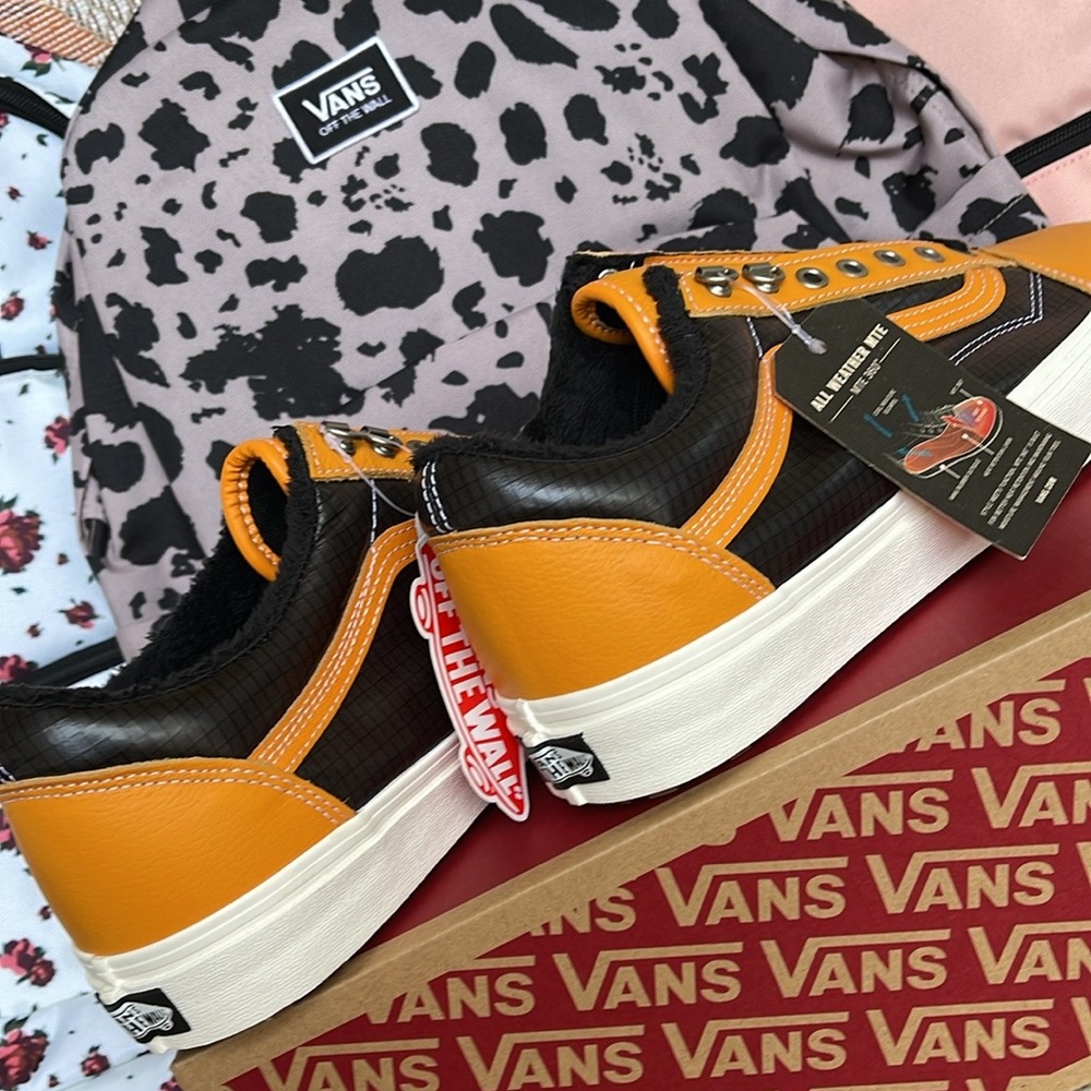 Vans Men’s Old Skool Mte (Mte) Apricot/Black
VN0A348F2NF
Sneakers - Picture 14 of 16